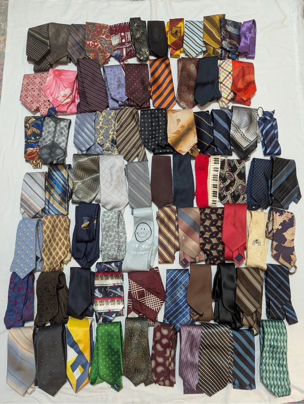 Large Lot of 150 Mens Neckties Ties for Wear Or Crafts Various Brands Colors